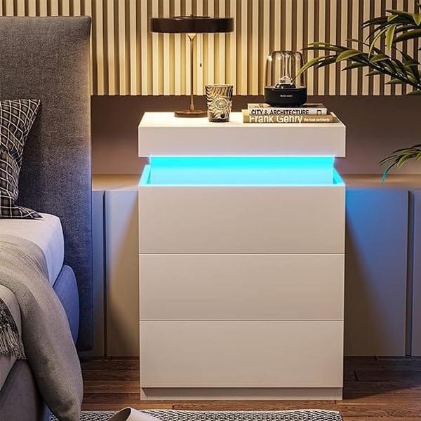 Sikaic Nightstand